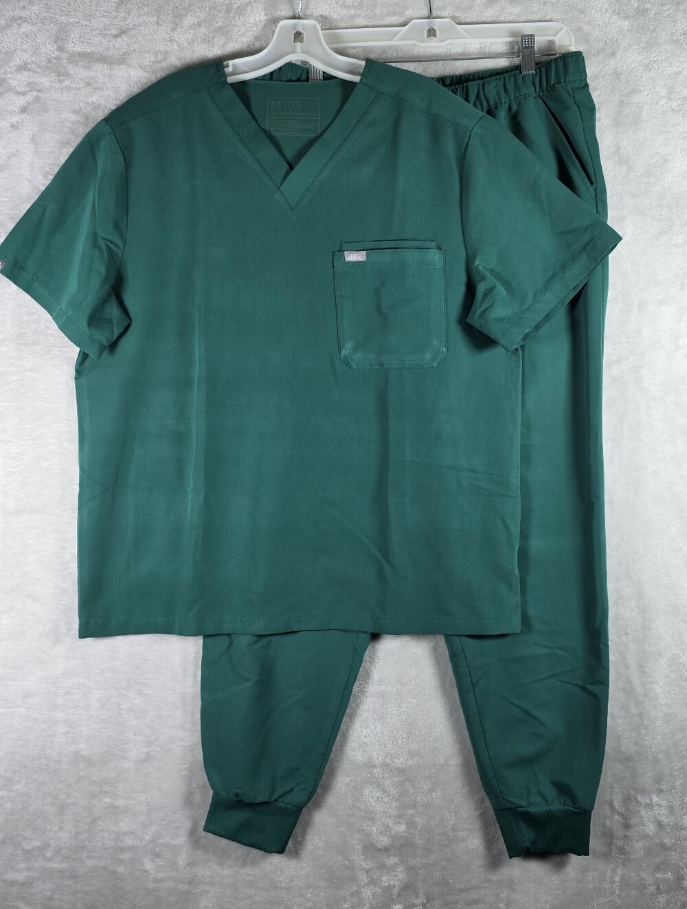 Figs Mens Green Scrub Set Leon Top Tansen Jogger Mens Size Large 29” Inseam
